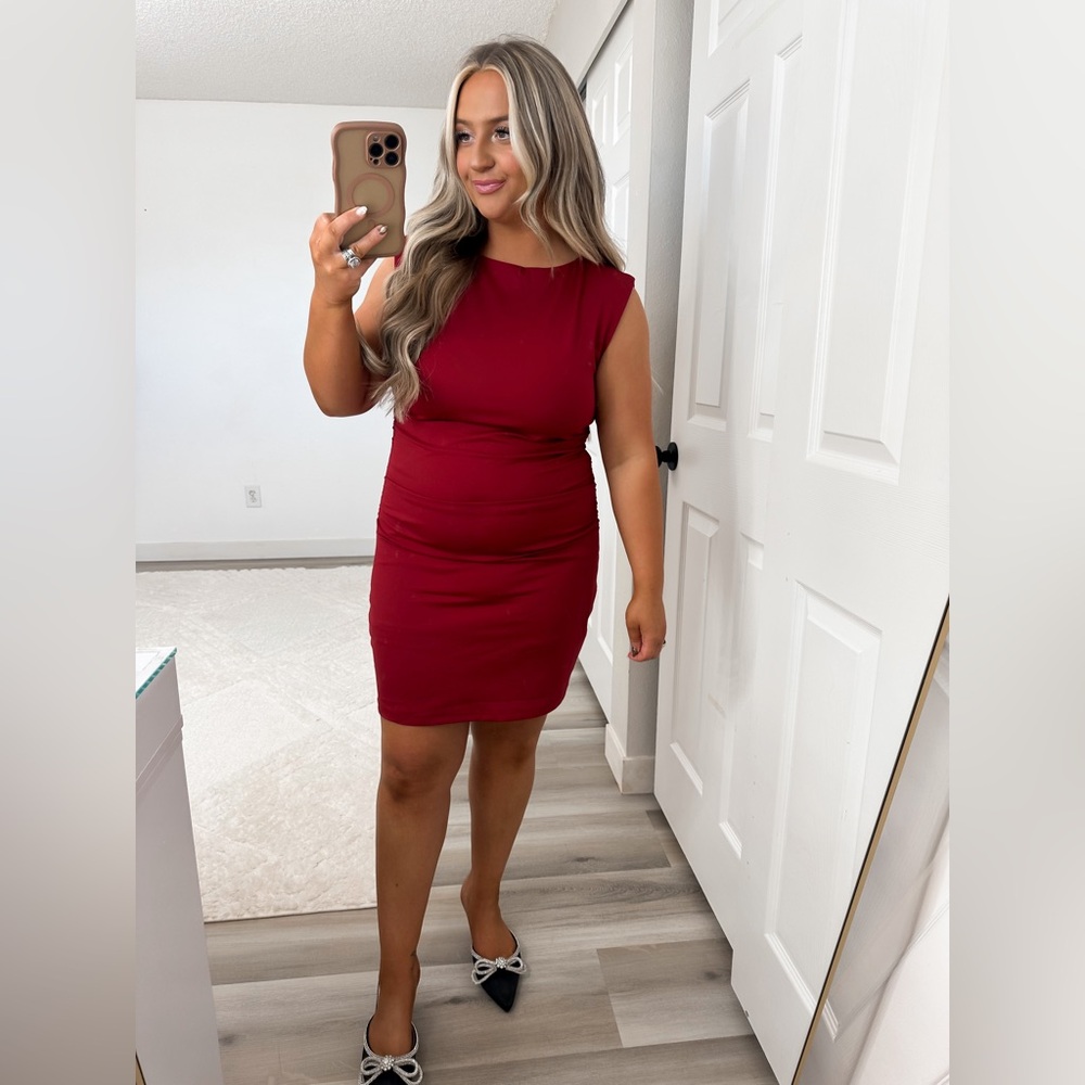 Elegant Red Sleeveless Dress